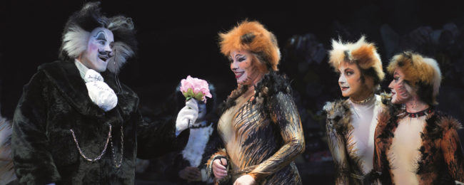 Tienduizendste kaartje voor Cats in het Nieuwe Luxor Theater verkocht