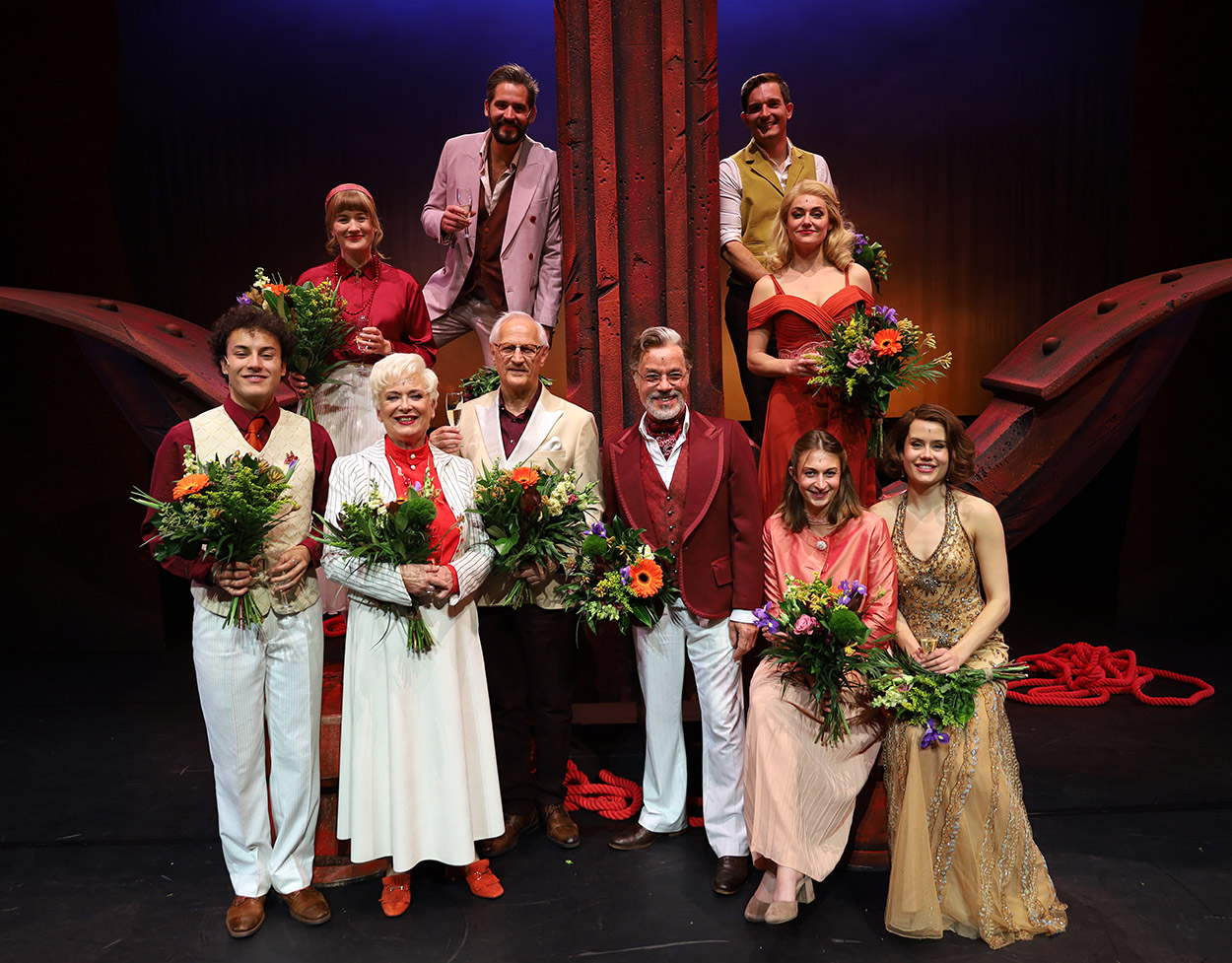 Foto van de cast van Murder on the Nile