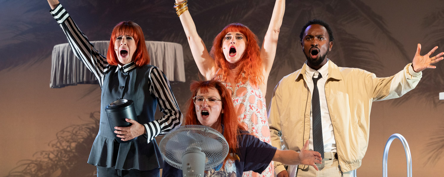 Bekijk de scènefoto’s van Casa Mia!