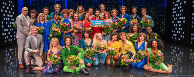 Cast Saturday Night Fever haalt geld op voor Habitat for Humanity