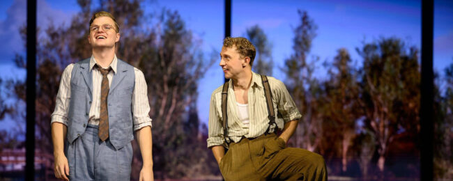 Nieuwe scénefoto’s 40-45 de Musical