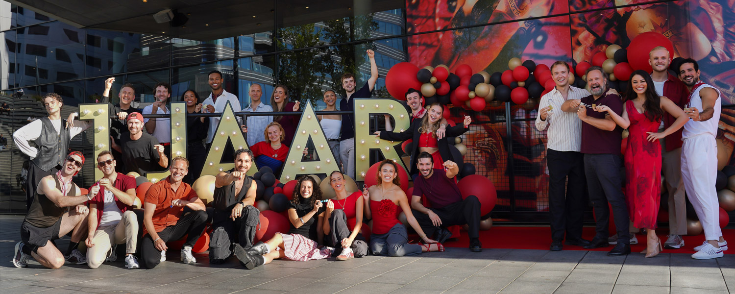 Moulin Rouge! De Musical viert 1-jarig jubileum met onthulling Wall of Love