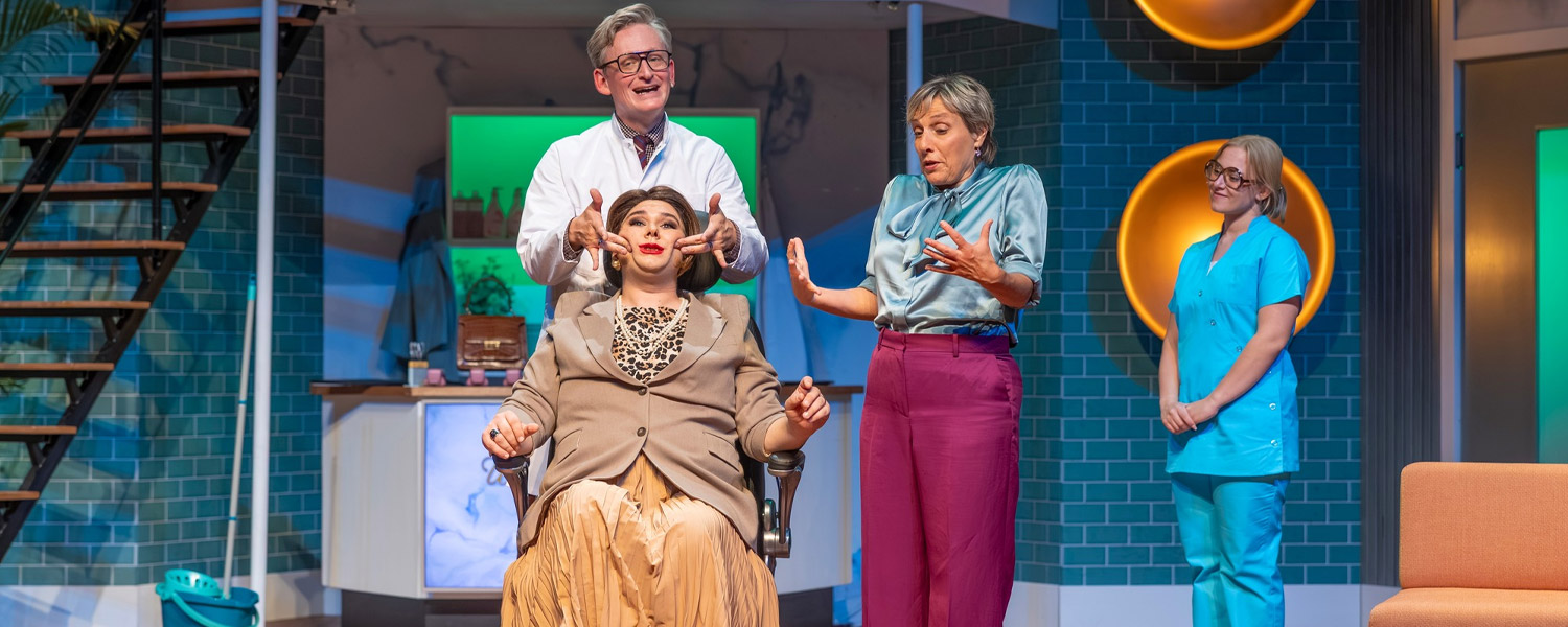 De scénefoto’s van de nieuwe komedie Dubbel Op