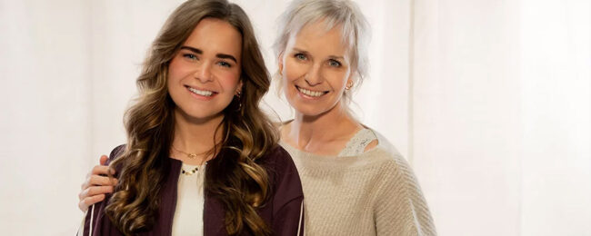 Diede van den Heuvel als Doornroosje en Free Souffriau als koningin in Doornroosje De Musical