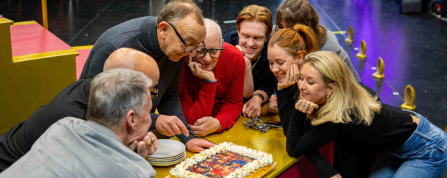 Repetities gestart voor nieuwe revue: Ons Pap wil bij de Revue