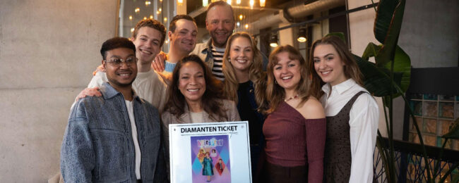 Cast Hairspray ontvangt diamanten ticket award, voor de verkoop van 100.000 tickets
